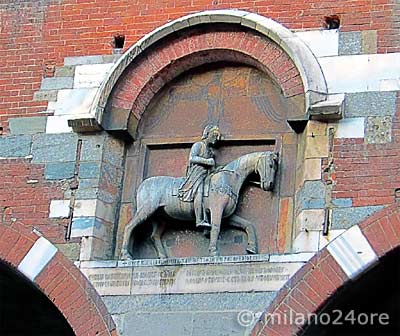 Relief mit Reitermonument Oldrado da Tresseno am Palazzo della Ragione Reitermonument Oldrado da Tresseno